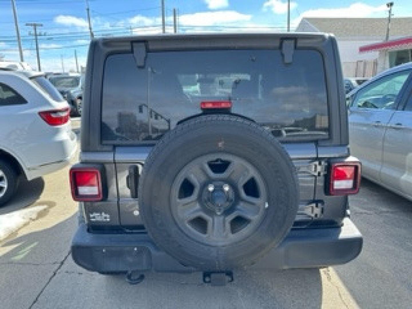 2018 SILVER Jeep Wrangler JK Unlimited Sport (1C4HJXDG8JW) with an 3.6L V6 DOHC 24V FFV engine, 6A transmission, located at 3200 1st Avenue North, Billings, MT, 59101, (406) 245-9055, 45.779270, -108.510742 - Super Sharp Jeep Unlimited Sport 4 door Hardtop! Automatic, 6 Cylinder Engine, Air Conditioning, Sport Package, Rear Mounted Spare Tire, Tow Package, One Owner and Much More! CarFax Dealer. Auto Brokers of Montana/AA&A Auto Rental/Fox Car Rental Billings - Photo#7
