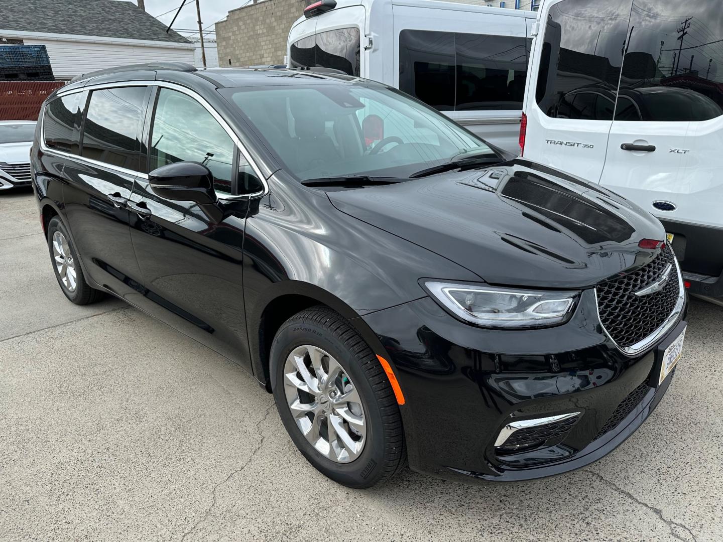 2022 Black Chrysler Pacifica Touring L AWD (2C4RC3BG5NR) with an 3.6L V6 DOHC 24V engine, 9A transmission, located at 3200 1st Avenue North, Billings, MT, 59101, (406) 245-9055, 45.779270, -108.510742 - This is One of Our Luxury Vehicles Available for Rent. Leather, Stow-N-Go Quad Seating, Power Sliding Doors, Power Heated Seats and All Wheel Drive. Auto Brokers of Montana/AA&A Auto Rental/Fox Car Rental Billings - Photo#1