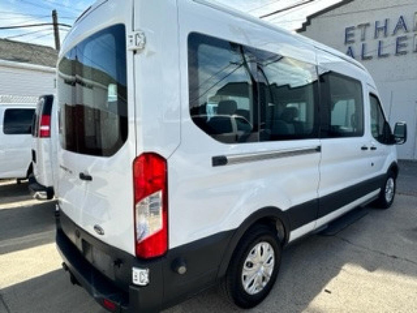 2016 White /Gray Ford Transit 350 Wagon Med. Roof XLT w/Sliding Pass. 148-in. WB (1FBAX2CG3GK) with an 3.5L V6 DOHC 24V engine, 6A transmission, located at 3200 1st Avenue North, Billings, MT, 59101, (406) 245-9055, 45.779270, -108.510742 - FRESH OFF-LEASED AND WELL MAINTAINED! 15 Passenger with Tow Package, Power Windows, Power Door Locks, Passenger Side Running Board, Tilt Steering, Rear A/C and Heat and Much More. CarFax Dealer Auto Brokers of Montana/AA&A Auto Rental/Fox Car Rental in Billings - Photo#4
