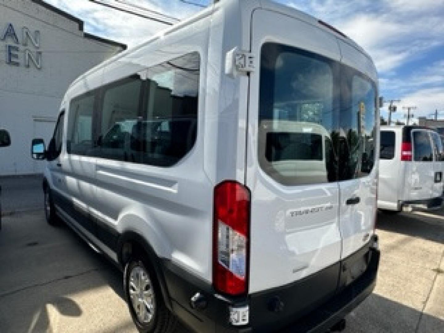 2016 White /Gray Ford Transit 350 Wagon Med. Roof XLT w/Sliding Pass. 148-in. WB (1FBAX2CG3GK) with an 3.5L V6 DOHC 24V engine, 6A transmission, located at 3200 1st Avenue North, Billings, MT, 59101, (406) 245-9055, 45.779270, -108.510742 - FRESH OFF-LEASED AND WELL MAINTAINED! 15 Passenger with Tow Package, Power Windows, Power Door Locks, Passenger Side Running Board, Tilt Steering, Rear A/C and Heat and Much More. CarFax Dealer Auto Brokers of Montana/AA&A Auto Rental/Fox Car Rental in Billings - Photo#6