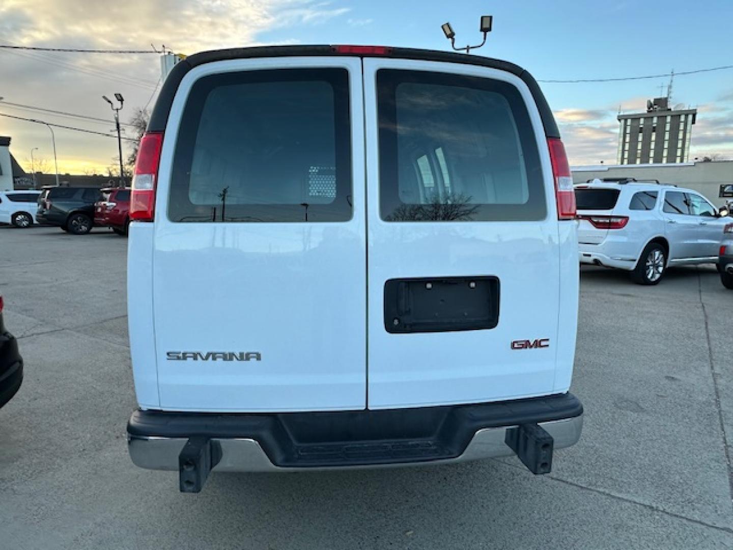 2022 White /Gray GMC Savana G2500 Cargo (1GTW7AFP6N1) with an 4.3L V6 engine, 6A transmission, located at 3200 1st Avenue North, Billings, MT, 59101, (406) 245-9055, 45.779270, -108.510742 - One Owner, Off-Lease 3/4 Ton Cargo Van. Bulk Head, Running Boards, Tilt Steering, Power Windows, Air Conditioning, Rear Cargo Floor Mat, 4.3 V6, and Only 27,000 Miles! CarFAx Dealer Auto Brokers of Montana/AA&A Auto Rental/Fox CAr Rental Billings - Photo#5